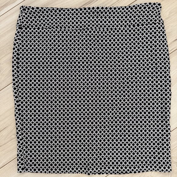 Soho Apparel Dresses & Skirts - Soho Apparel Ltd. Black & White Short Stretchy Skirt Business Casual Sz XL